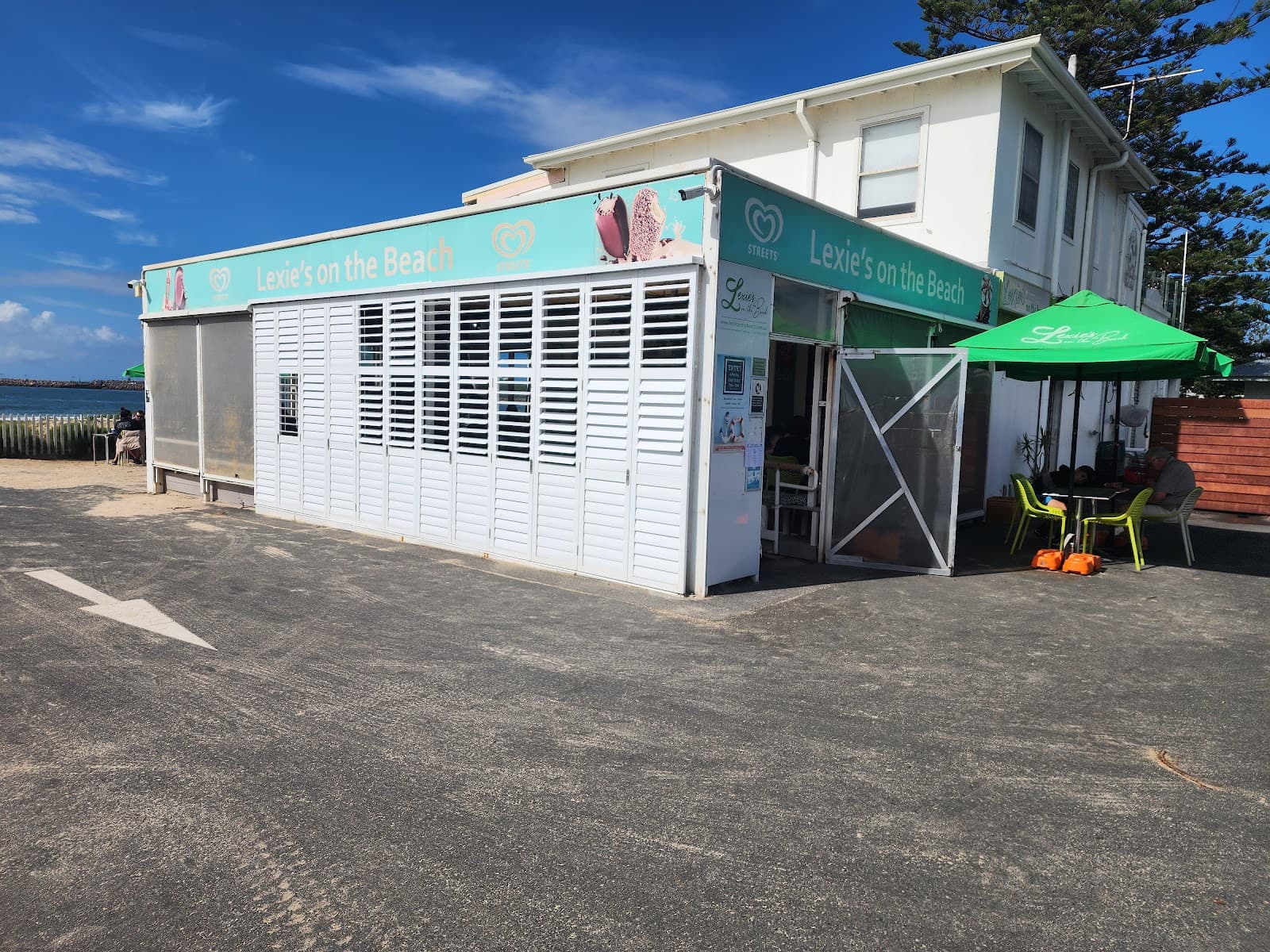 Lexie's on the Beach & The Crow's Nest (upstairs) — Stockton, Newcastle