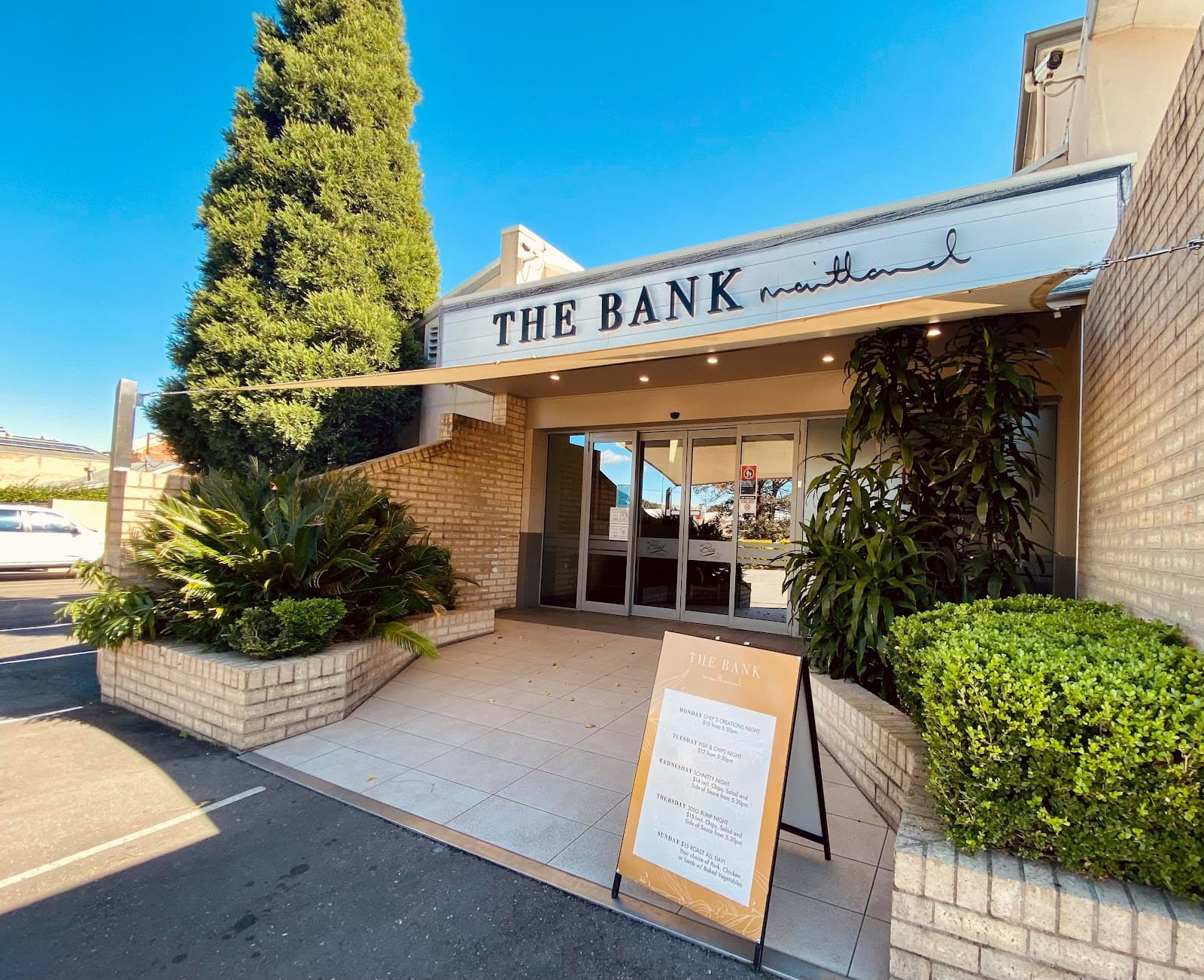 The Bank Hotel — Maitland, Newcastle