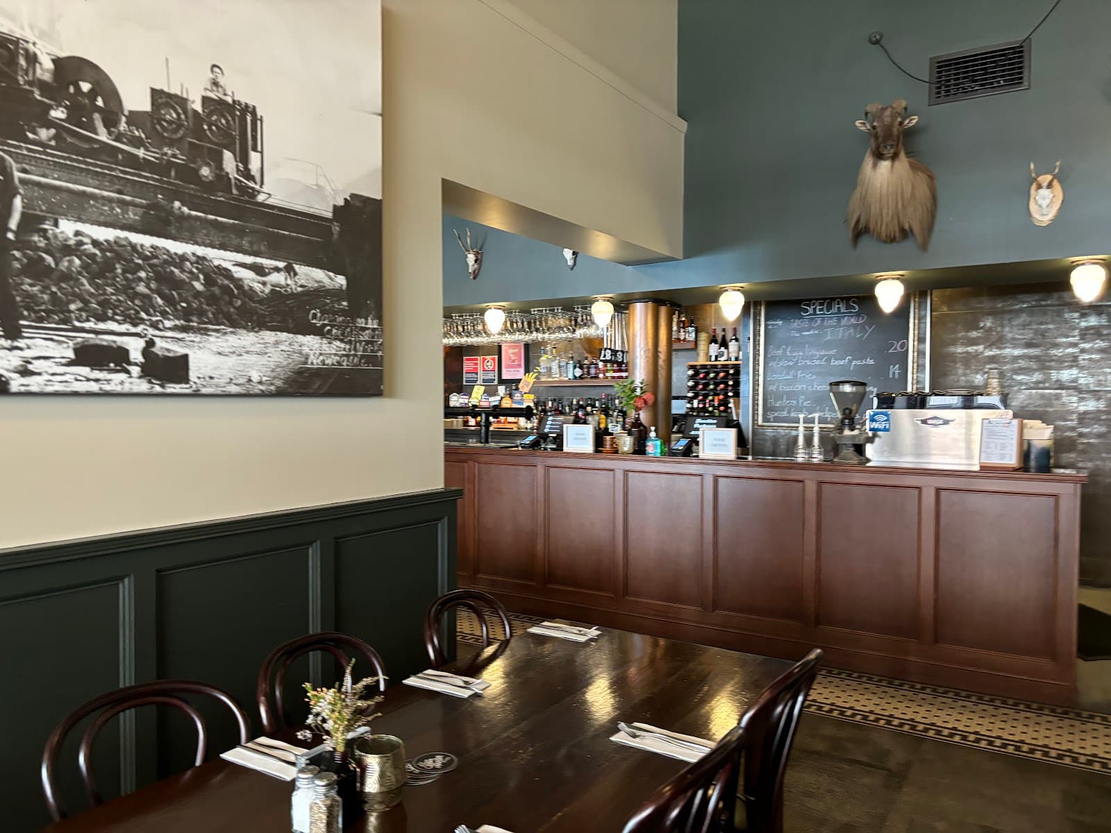 Stag & Hunter Hotel — Maitland, Newcastle