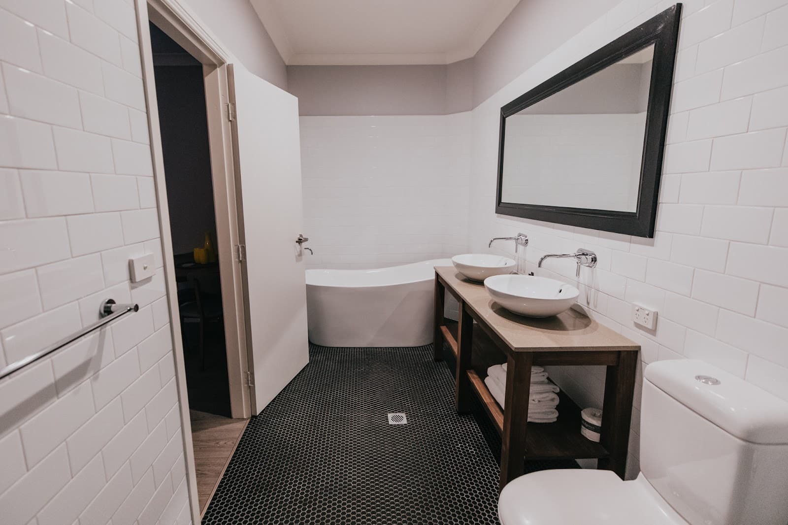 Seabreeze Hotel — Nelson Bay, Newcastle