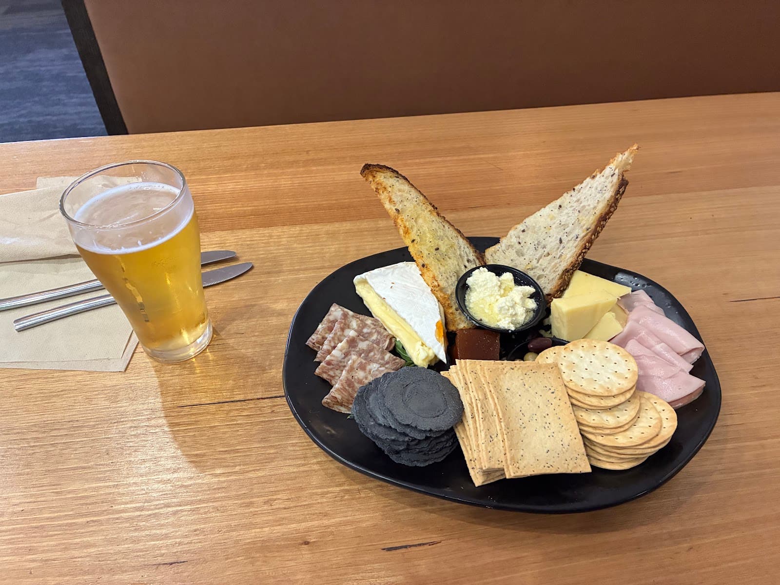 Restaurant at Potters Hotel & Brewery — Pokolbin, Newcastle
