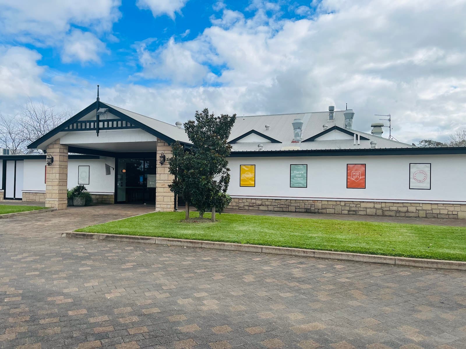 Restaurant at Potters Hotel & Brewery — Pokolbin, Newcastle