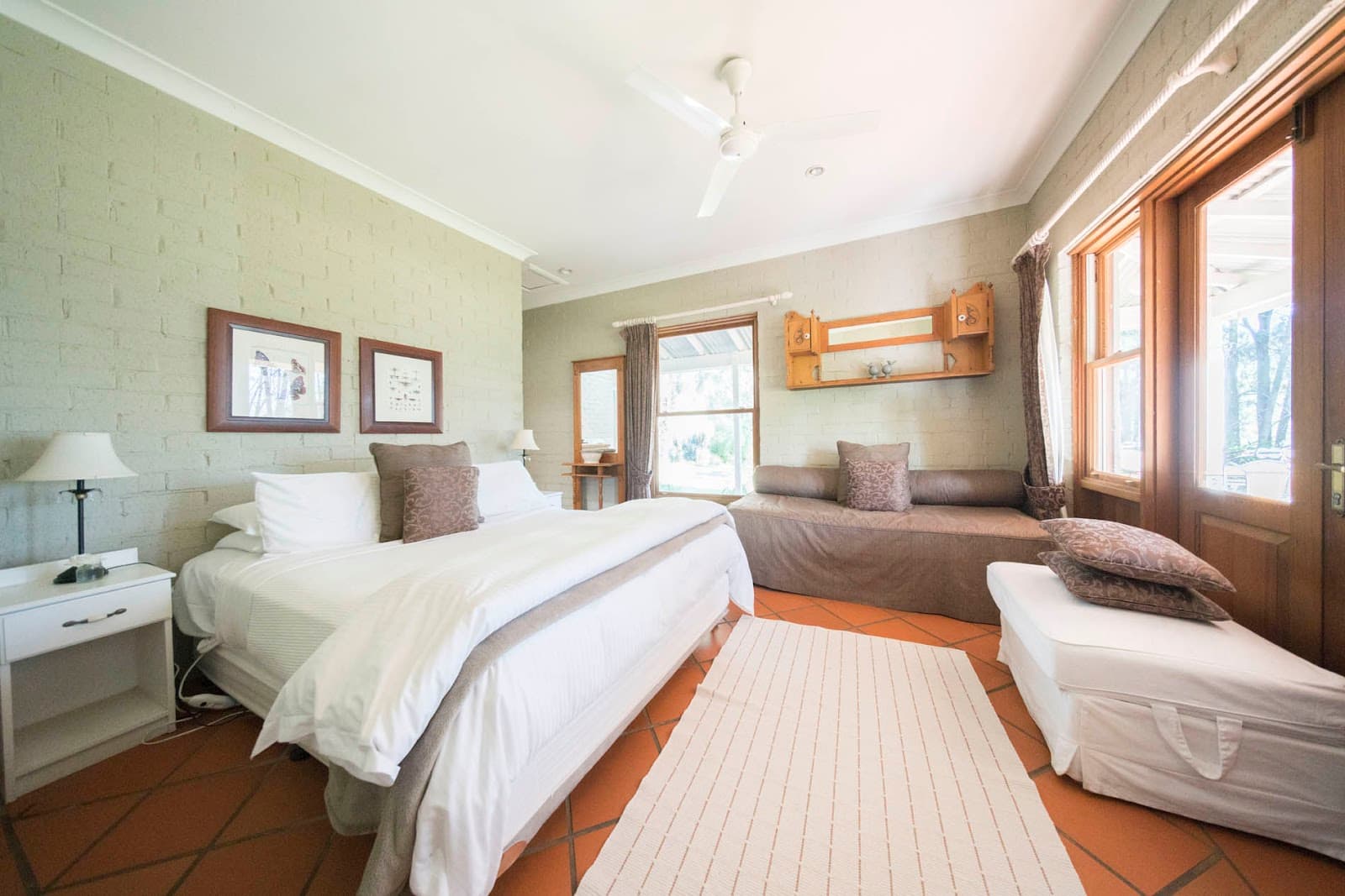Thistle Hill Guest house, walk to wineries, restaurants & breweries — Pokolbin, Newcastle