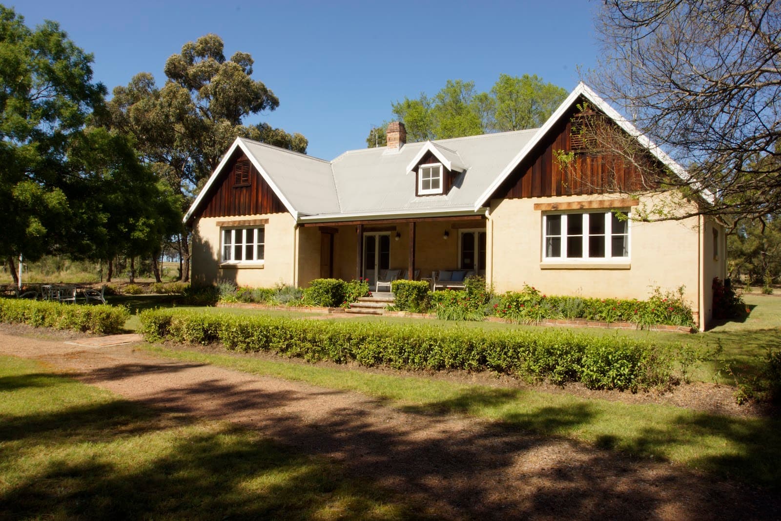 The Carriages Boutique Hotel & Vineyard — Pokolbin, Newcastle